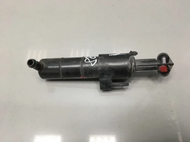 Форсунка фароомывателя правая для Mercedes-Benz C class C204 2008-2015 на фотографиях