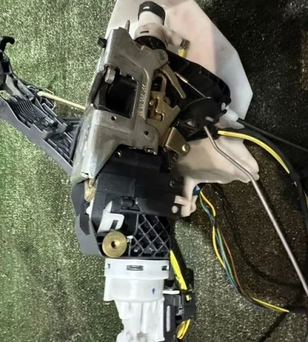 Замок задней левой двери для Mercedes-Benz S class W220 1998-2005 на фотографиях