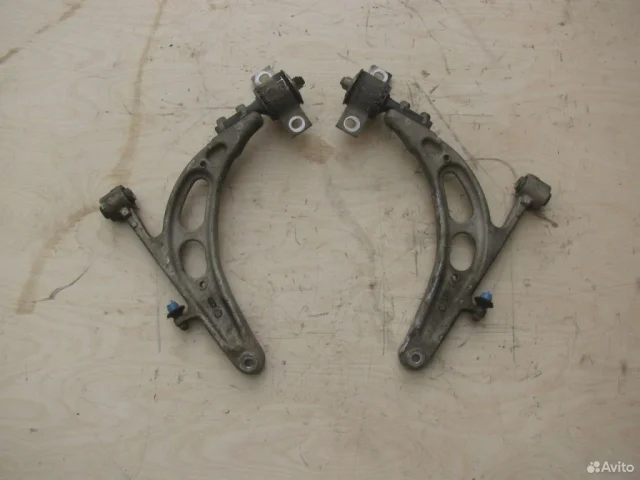 Рычаг передний правый нижний для Subaru Forester SG JDM 2002-2007 на фотографиях