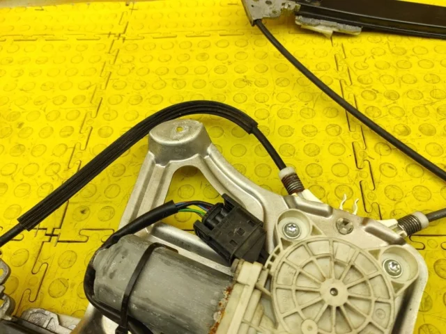 Мотор стеклоподъемника передний левый для Mercedes-Benz S class W220 1998-2005 на фотографиях