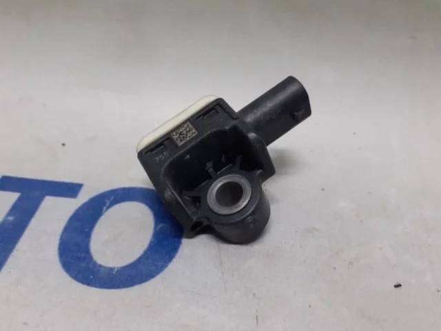 Датчик подушки безопасности для Audi A6 C7 2010-2018 на фотографиях