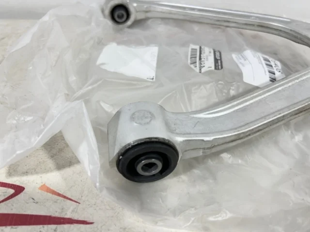 Рычаг передний левый верхний для Infiniti FX S51 2008-2013 на фотографиях