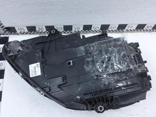 Фара правая для Porsche Macan 95B 2014-2023 на фотографиях