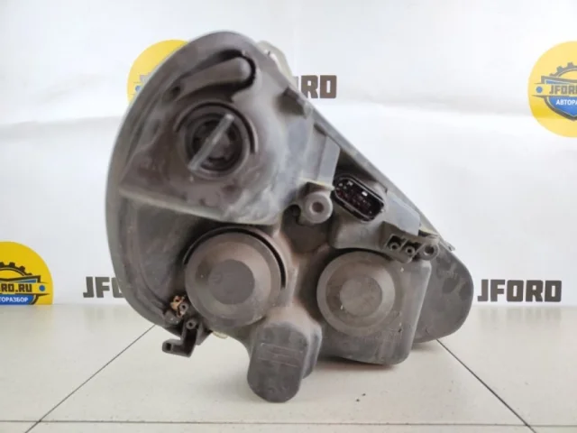 Фары для Ford Galaxy CD340 2006-2015 на фотографиях