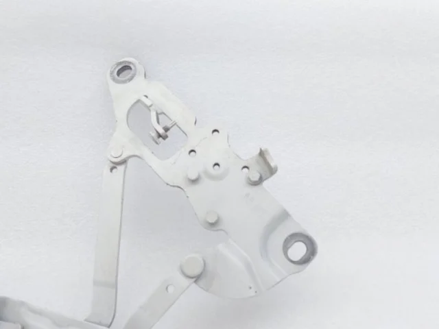 Петля капота левая для BMW 5er Ф10 Rest. 2014-2017 на фотографиях