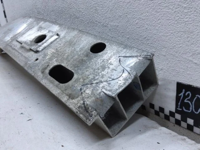 Усилитель переднего бампера для Lexus RX AGL10, GGL10, GLV15, GGL15, GLV10 2009-2015 на фотографиях