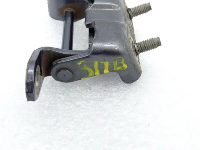 Петля двери задняя правая верхняя для Nissan Qashqai J11 2013-2019 на фотографиях