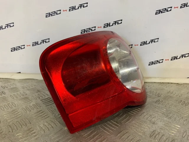 Фонарь внешний левый для Volkswagen Passat Variant (B6, Typ 3C) 2004-2010 на фотографиях