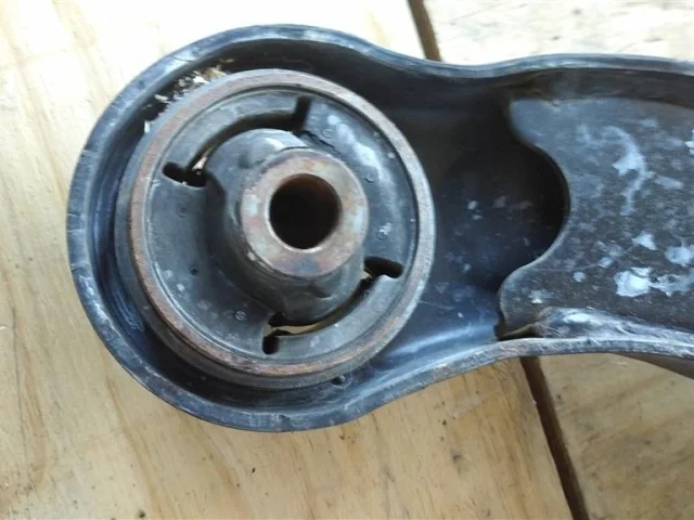 Рычаг передний левый верхний для Suzuki Grand Vitara 2005-2014 на фотографиях