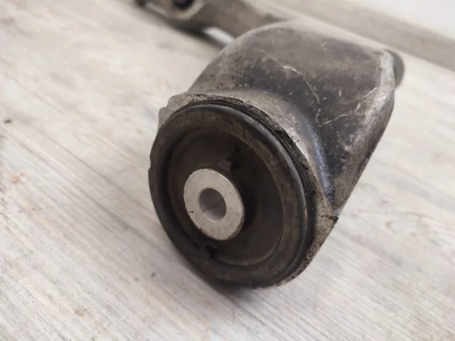 Рычаг передний правый нижний для Volkswagen Touareg II (7P5) 2010-2014 на фотографиях