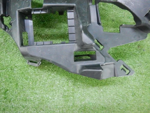 Кронштейн переднего бампера правый для Mercedes-Benz S class W222 2013-2017 на фотографиях