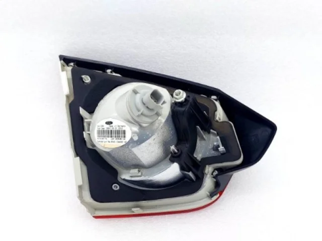 Фонарь внутренний правый для Ford Kuga CBV 2008-2013 на фотографиях