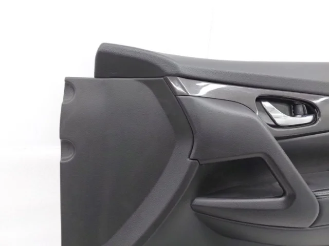 Уплотнитель передней правой двери для Nissan X-Trail T32 JDM 2013-2022 на фотографиях