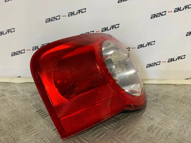 Фонарь левый для Volkswagen Passat Variant (B6, Typ 3C) 2004-2010 на фотографиях