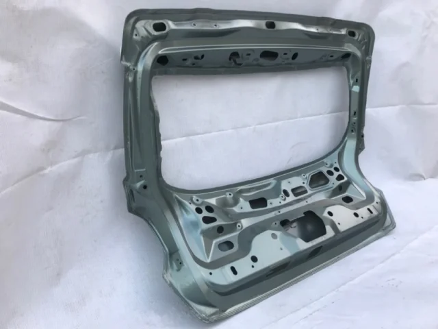 Крышка багажника для Subaru XV GT/G24 2017+ на фотографиях