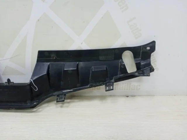 Кожух замка капота для Skoda Octavia A8 на фотографиях