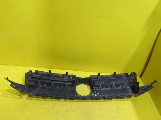 Решетка радиатора для Volkswagen Caddy IV (2K) 2015-2020 на фотографиях