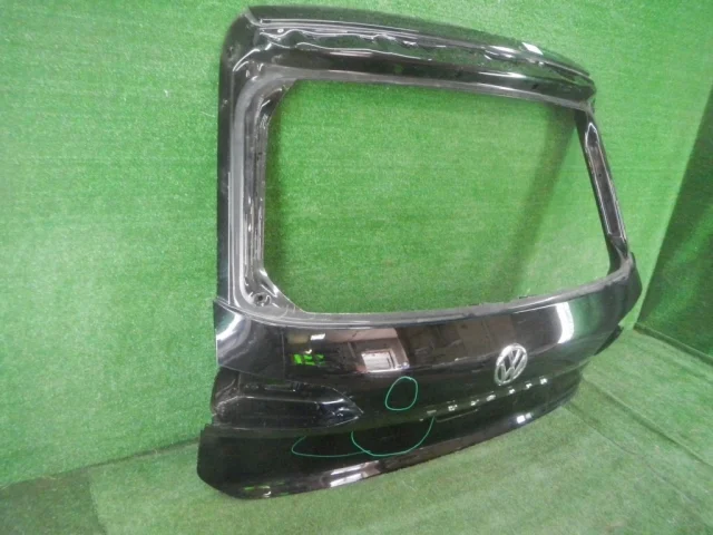 Дверь багажника для Volkswagen Touareg III (CR) 2018+ на фотографиях