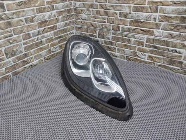 Фара правая для Porsche Macan 95B 2014-2023 на фотографиях