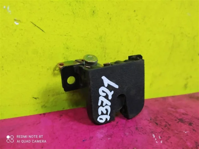 Замок багажника для Volkswagen Passat Variant (B5+ (B5.5), Typ 3BG) 2000-2005 на фотографиях