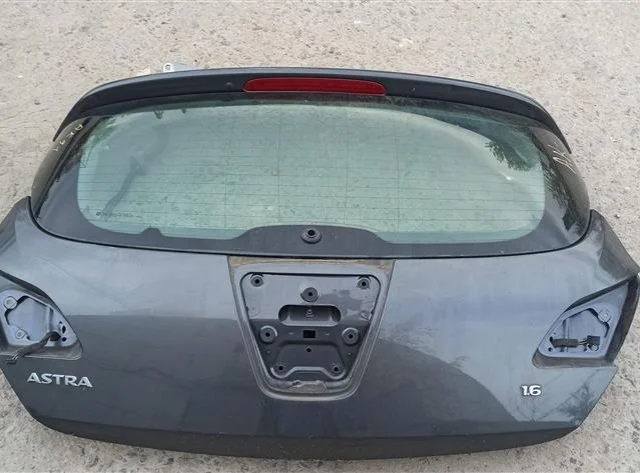 Крышка багажника для Opel Astra J Sports Tourer 2009-2017 на фотографиях