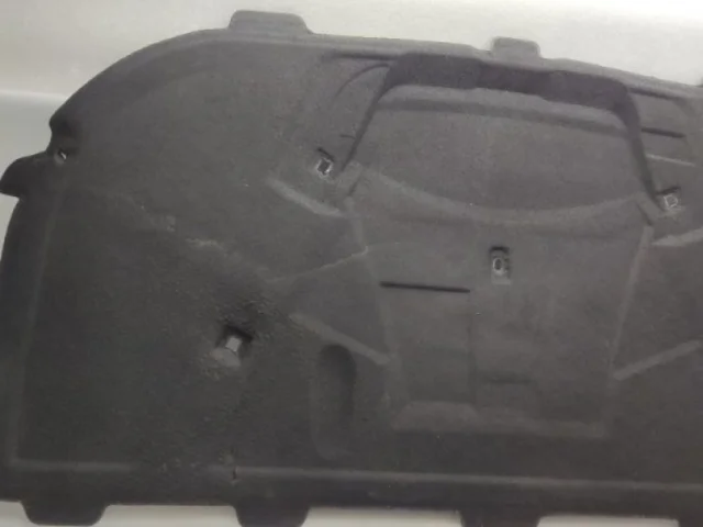 Шумоизоляция капота для Audi A4 B8 2007-2015 на фотографиях