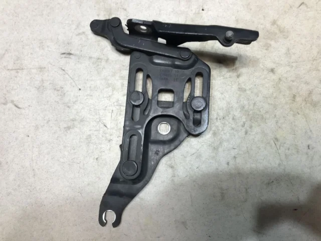 Петля капота правая для BMW X5 Е70 2006-2013 на фотографиях