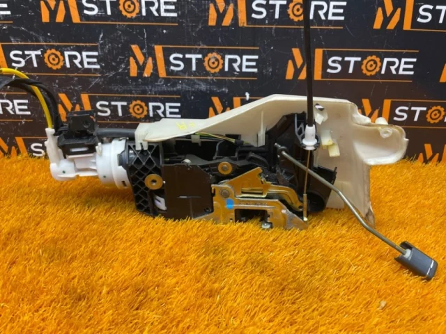 Замок передней правой двери для Mercedes-Benz S class W220 1998-2005 на фотографиях