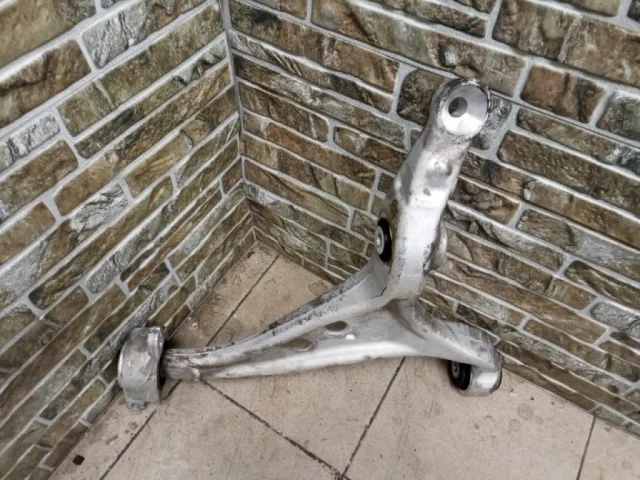 Рычаг передний правый нижний для Mercedes-Benz GL class X166 2012-2016 на фотографиях