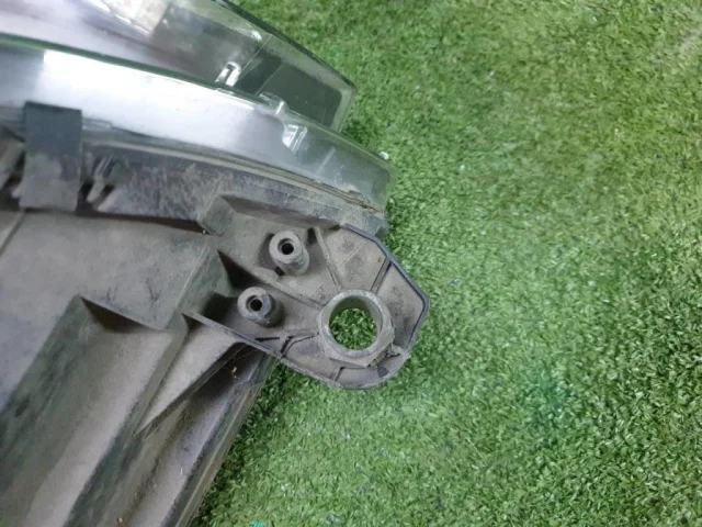 Крышка форсунки фароомывателя левая для Mercedes-Benz C class W204 2007-2014 на фотографиях