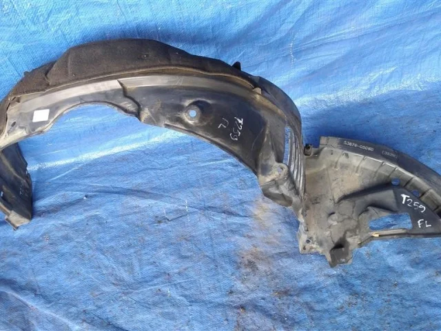 Крылья для Toyota Avensis Универсал T250 2003-2008 на фотографиях