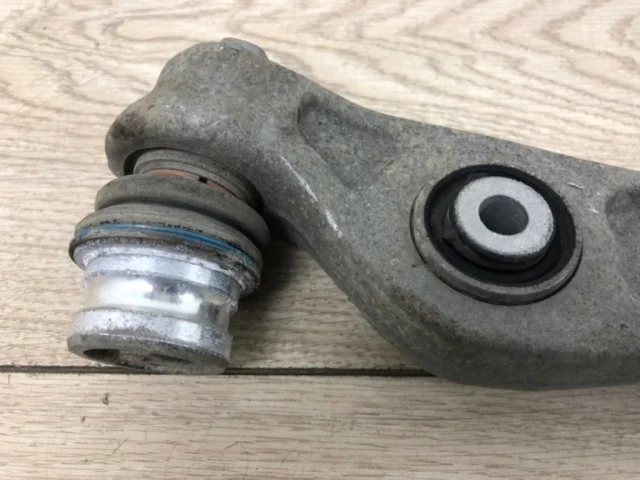 Рычаг передний левый нижний для Audi A4 B9 2015+ на фотографиях