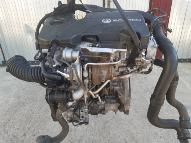 Двигатель без навесного для Opel Astra K Хэтчбек 2015-2022 на фотографиях