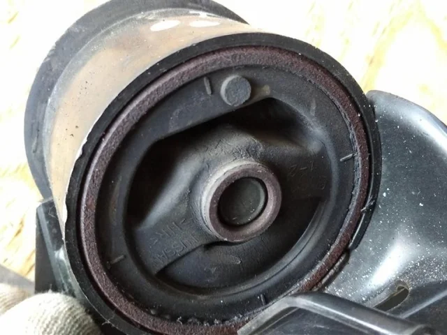 Подушка двигателя передняя правая верхняя для Nissan X-Trail T31 JDM 2007-2013 на фотографиях