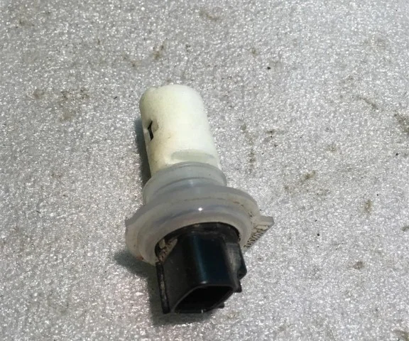 Датчик уровня жидкости бачка омывателя для Toyota RAV4 XA40 rest 2015-2019 на фотографиях