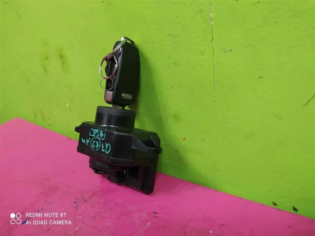 Ключ зажигания для Audi A6 C6 2004-2011 на фотографиях