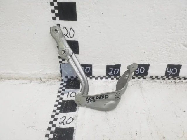 Петля капота правая для Skoda Octavia A7 rest на фотографиях