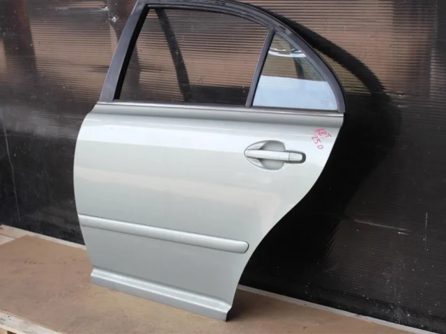 Двери для Toyota Avensis Универсал T250 2003-2008 на фотографиях