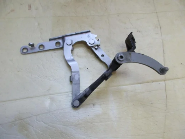 Петля капота левая для Mercedes-Benz S class W221 2005-2013 на фотографиях