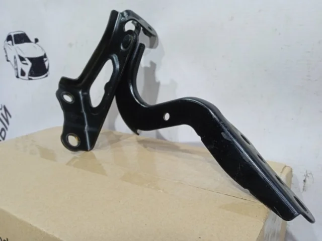 Петля капота правая для Toyota RAV4 XA40 rest 2015-2019 на фотографиях