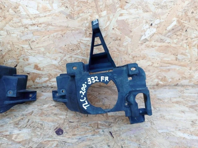 Кронштейн ПТФ для Toyota Land Cruiser 200 (JDM) 2007-2013 на фотографиях