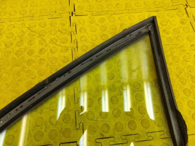 Стекло двери заднее левое для BMW 7er Е38 1994-2001 на фотографиях