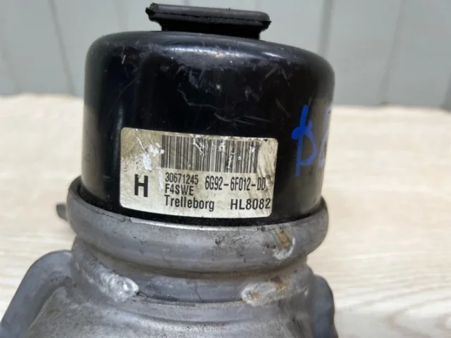 Опора двигателя задняя правая нижняя для Volvo S80 AS 2006-2016 на фотографиях