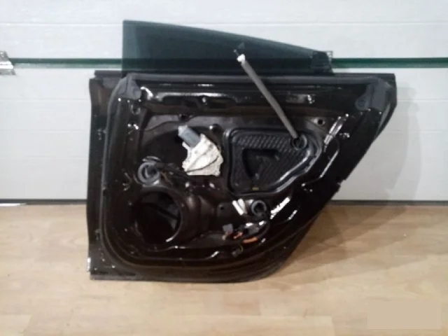 Дверь задняя правая для Audi A7 4G 2010-2014 на фотографиях