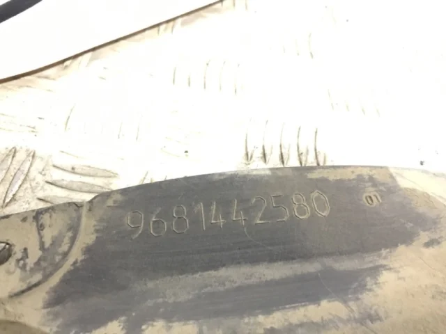 Крылья для Peugeot 308 SW T7 2007-2014 на фотографиях