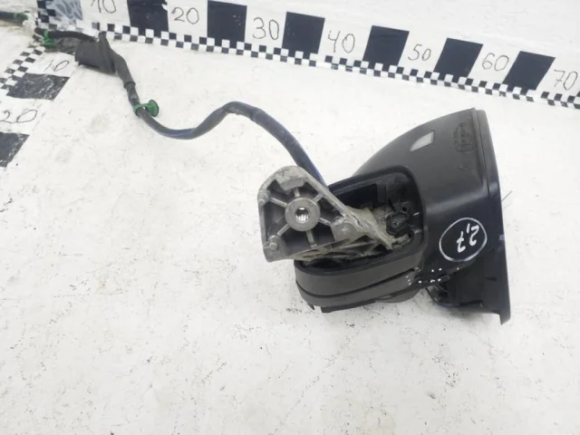 Стекла и зеркала для Volkswagen Passat (B8.5) 2019+ на фотографиях