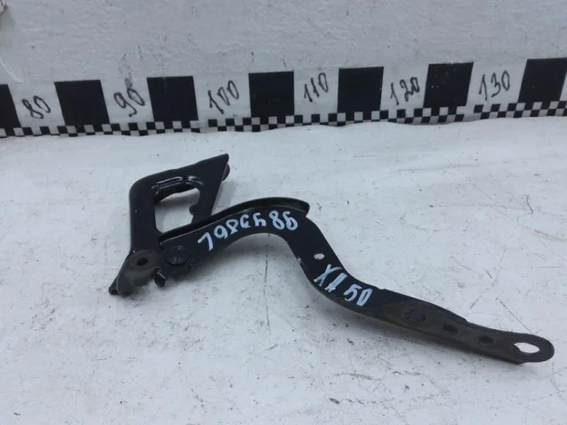 Петля капота правая для Toyota RAV4 XA50 2019+ на фотографиях