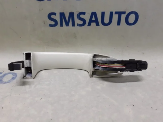 Уплотнитель передней правой двери для Volkswagen Touareg II (7P5) Rest 2014-2018 на фотографиях