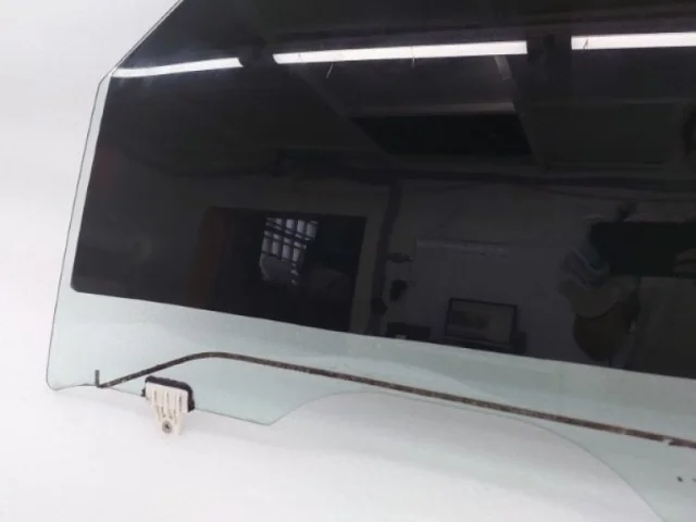 Стекла и зеркала для Infiniti QX 56 2010-2014 на фотографиях