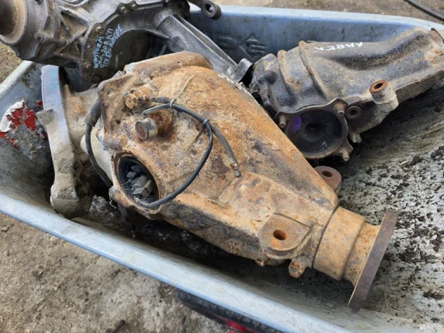 Редуктор заднего моста для Mitsubishi Pajero V90 5dr rest I 2011-2015 на фотографиях